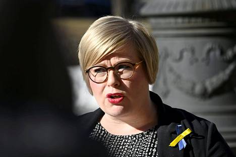 Valtiovarainministeri Annika Saarikko (kesk.) aikoo esittää tutkimus- ja kehitysmenoihin kohdistuvien leikkausten perumista.