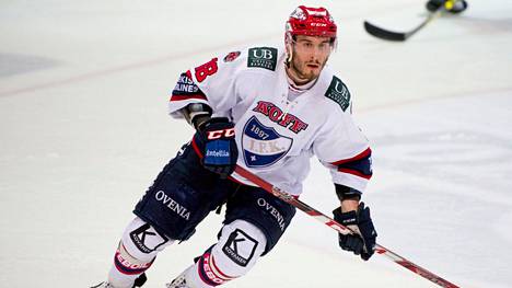 Ranskalaispuolustaja Yohann Auvitu jatkaa uraansa KHL-seura Neftehimik Nižnekamskissa. Kuva kevään 2016 finaaleista.