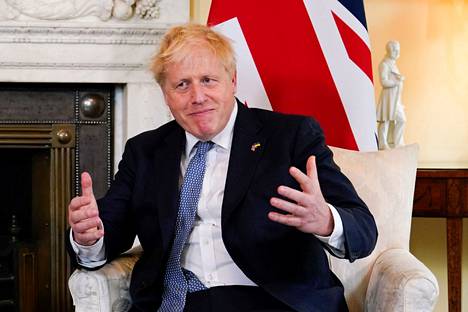 Britannian pääministeri Boris Johnson kuvattiin virka-asunnollaan Downing Street 10:ssä 6. kesäkuuta maanantaina. Saman päivän iltana hän joutui puolueensa äänestykseen epäluottamuksesta. Johnson tapasi maanantaina Viron pääministeri Kaja Kallaksen Lontoossa.