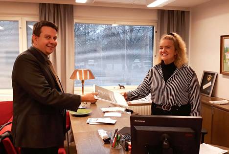 Kaksi vuotta sitten Petra Varjus hoiti yhden päivän ajan kunnanjohtajan pestiä. Päivä kunnanjohtajana -teemapäivä aloitti silloin valtakunnallisen Lapsen oikeuksien viikon Janakkalassa.