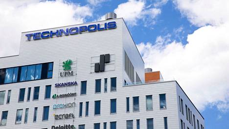 Tampereella Solitan toimipiste sijaitsee keskustassa junaraiteiden vieressä Technopolis Asemakeskuksessa. Aamulehti kuvasi rakennuksen heinäkuussa 2020.