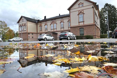 Rauman opettajankoulutuslaitos on tarkastelun alla Turun yliopiston säästöohjelmassa. Kaupungilla on vahva tahto säilyttää OKL Raumalla. 