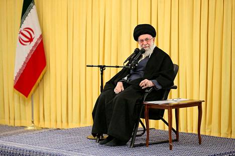 Ajatollah Ali Khamenei Teheranissa 3. helmikuuta 2023.