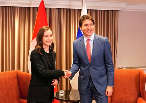 Suomen pääministeri Sanna Marin (sd.) ja Kanadan pääministeri Justin Trudeaun tapasivat keskiviikkoiltana Brysselissä.