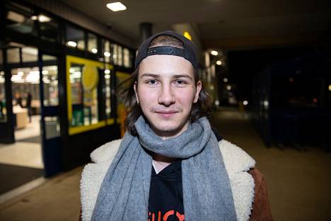 Christian Ovaska, 20, tilauskäsittelijä, Ylöjärvi: ”Terveisiä Juho Syrjälle. Ja hyvät joulunodotukset. Toivottavasti pikkujouluista on vielä jotakin muistikuvia jäljellä.” 