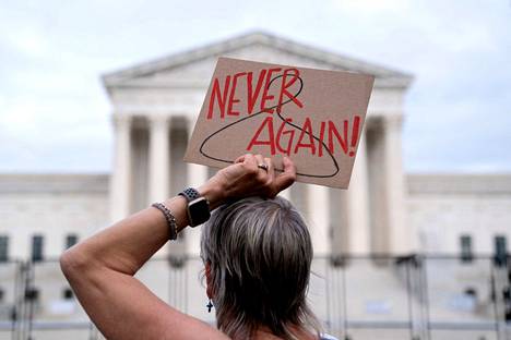 Aborttioikeutta kannattava mielenosoittaja kuvattiin Washingtonissa 11. toukokuuta 2022.