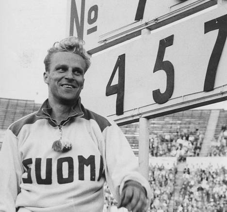 Eeles Landström hyppäsi Helsingin olympiastadionilla vuonna 1958 uuden Suomen ennätyksen 457.