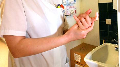 Desinfiointiaineen käyttö ei puhdista käsiä noroviruksesta yhtä tehokkaasti eikä korvaa käsien pesemistä saippualla.