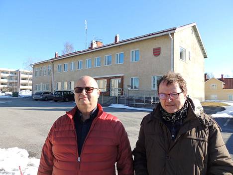 Miesten kotaillassa vierailee tällä viikolla Kuhmoisten tekninen johtaja Hemmo Saartola ja sivistystoimenjohtaja Pertti Terho. 