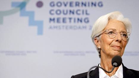Euroopan keskuspankin Christine Lagarde kuvattiin lehdistötilaisuudessa Amsterdamissa 9. kesäkuuta.