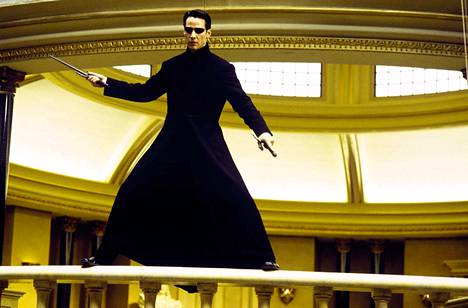 Matrix-trilogian toisessa osassa Neolla (Keanu Reeves) ja muilla kapinallisilla on arviolta 72 tuntia aikaa pelastaa Zionin kaupunki ennen kuin se tuhoutuu vihollishyökkäyksessä.