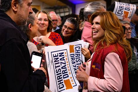 Republikaanien kuvernööriehdokas Christine Drazan tapasi kansaa Oregonin osavaltion Aurorassa lokakuussa.