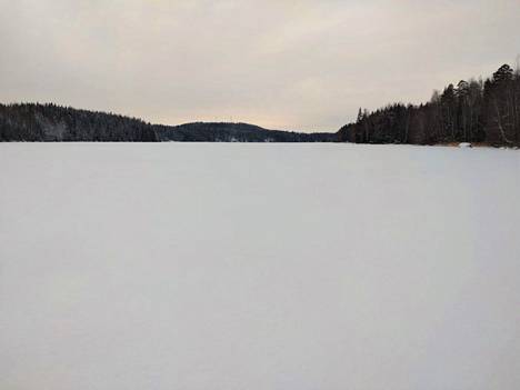 Tampereella oli lauantaina 7. tammikuuta puolenpäivän aikaan noin yhdeksän astetta pakkasta. Puuskittaisen tuulen vuoksi kylmyys voi tuntua 15 pakkasasteelta.