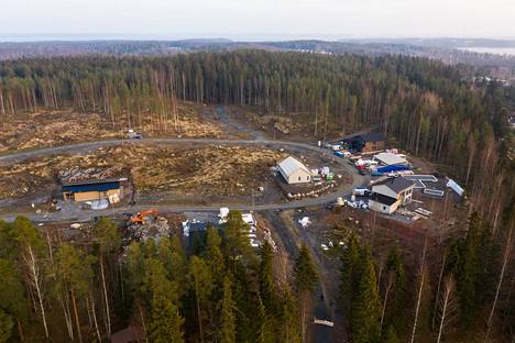 Ylöjärven Siivikkalassa aiemmin arvotuille tonteille on jo noussut rakennuksia. Tontti-insinööri Markus Hagelbergin mukaan yleinen taloudellinen epävarmuus ei ole aiheuttanut piikkiä, joka näkyisi aiemmin arvottujen tonttien varausten perumisina Ylöjärvellä. Kuva on otettu viime syksynä.