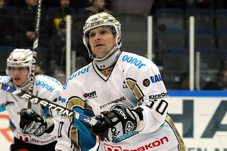 Jari Kauppila edusti pitkällä pelaajaurallaan muun muassa Pelicansia. Kuva tammikuulta 2009.
