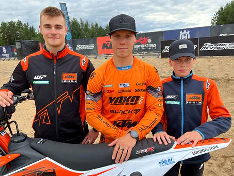 Kasper Kangasniemi (vasemmalla), Jere Haavisto, Lari Hartus ajavat tulevana viikonloppuna motocrossin SM-osakilpailussa kotiradallaan Tampereen Kaanaassa.