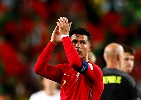 Portugalin Cristiano Ronaldo haluaa pelata Mestarien liigassa. 