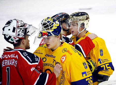 Kaapo Kähkösen ura Lukossa päättyi musertavaan pudotuspelitappioon Ässiä ja Andreas Bernardia vastaan kaudella 2017–2018. Raumalta hän siirtyi pelaamaan Pohjois-Amerikkaan.