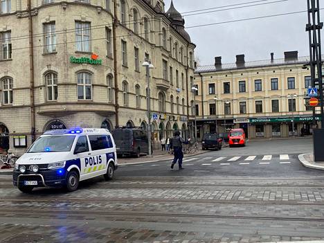 Poliisi eristi Hämeenkadun operaation ajaksi.
