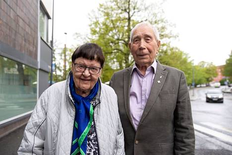 Toini ja Timo Salokannel tapasivat vuonna 1947 Tampereella Tampellan juhlatalolla. Timo Salokannel oli palannut jatkosodasta vajaat kolme vuotta aiemmin. Hän toimi rintamalla radiosähköttäjänä. ”Täytän heinäkuussa 99 vuotta. Olisi mukava nähdä vielä 100-vuotispäivä”, Timo Salokannel miettii. 
