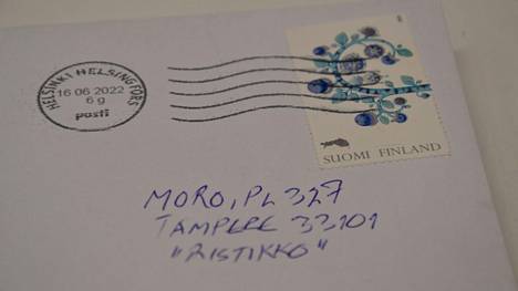 Kuvassa oleva kirje on lähetetty Moron toimitukseen alle viiden kilometrin päästä, mutta se on kiertänyt Helsingin kautta ja leimattu siellä. 