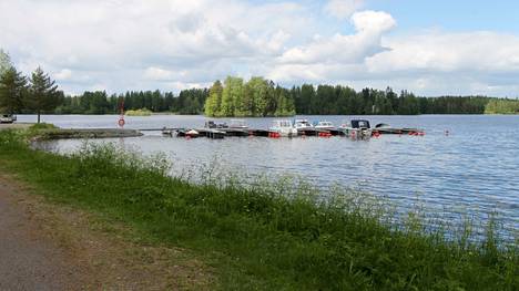 Tammirannan uimalaiturille etsitään paikka nykyisen veneenlaskupaikan ja venelaiturin väliseltä alueelta.