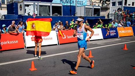 Espanjan Miguel Ángel López tuuletti jo Euroopan mestarina, kun Aleksi Ojala lähti viimeiselle kahden kilometrin kierrokselleen. 