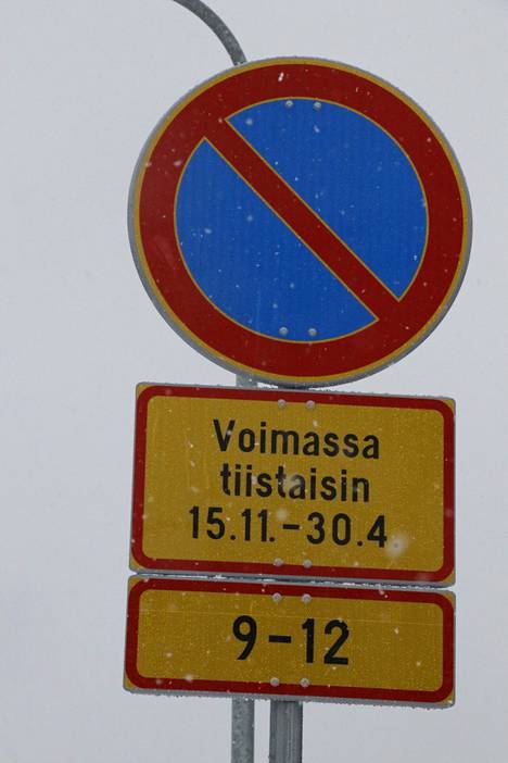 Härmälän omakotialueelle ilmestyi pysäköintikiellot aurauksen takia - Moro  - Aamulehti
