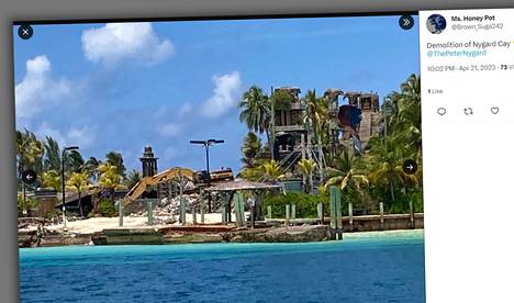 Kuvakaappaus Twitterissä huhtikuussa julkaistusta kuvasta, jossa kaivinkone purkaa Peter Nygårdin huvila-aluetta Bahamalla.