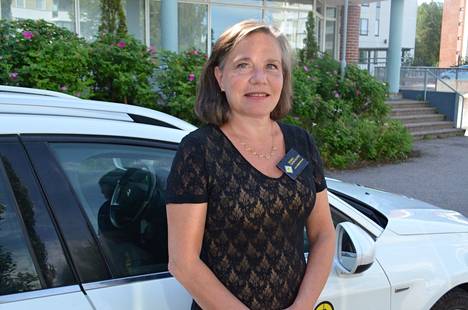 Nokialainen Tiina Kansikas on Suomen ensimmäinen taksikouluttaja –  ”Taksikoulutuksen selvä tavoite on palauttaa asiakkaiden luottamus  taksialaan” - Elämänmeno - Nokian Uutiset