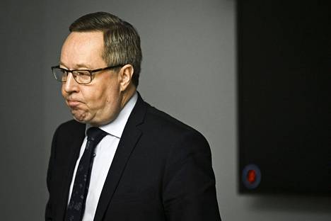 Työ- ja elinkeinoministeri Mika Lintilä (kesk.) taustatilaisuudessa sähköpulasta ja sähköpulaviestinnästä Helsingissä 21. marraskuuta.