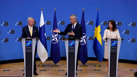 Ulkoministeri Pekka Haavisto (vihr), Naton pääsihteeri Jens Stoltenberg ja Ruotsin ulkoministeri Ann Linde pitivät tiedotustilaisuuden tiistaipäivänä Naton päämajassa.
