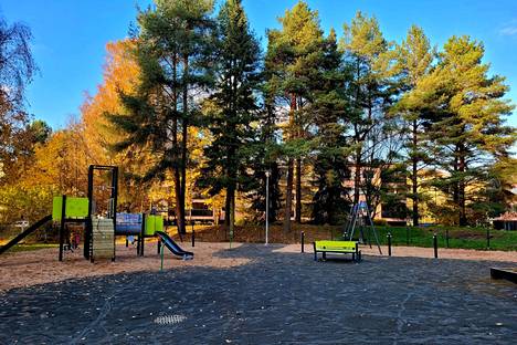Uusi ulkoliikuntapaikka rakennetaan Poutunpuistoon uusitun leikkipuiston viereen.