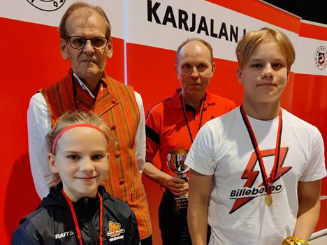 Onnelliset voittajat Kerttu Heininen, Raimo Hannukainen, Jouko Huuhka ja Leevi Heininen.
