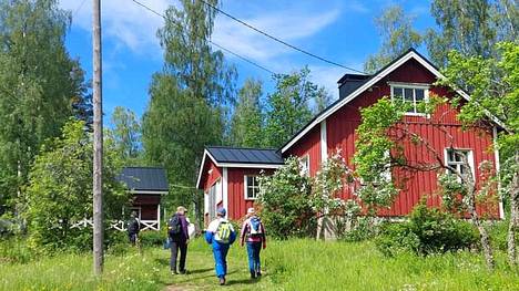 Ensi kesänä Einari Vuorelan seura yhteistyökumppaneineen järjestää perinteiseen tapaan Vuorela-vaelluksen. Matkaa Multialta Vuorelan taiteilijakotiin on kahdeksisen kilometriä.