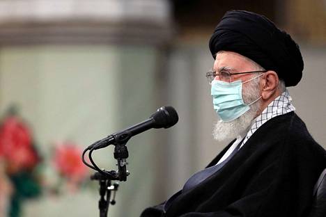 Lehti julkaisi keskiviikkona pilakuvia Iranin uskonnollisesta johtajasta ajatollah Ali Khameneista tukena iranilaisille mielenosoittajille. Ali Khamenei kuvattiin 4. tammikuuta Teheranissa Iranissa.