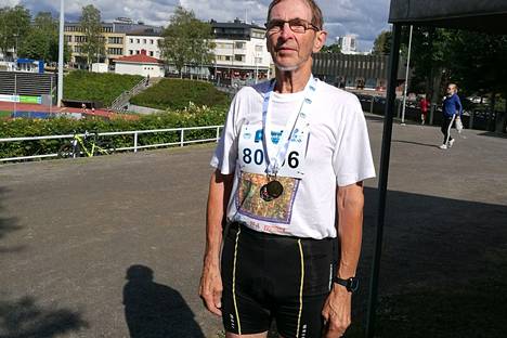 Lauri Kiviniemi urakoi Pedersören SM-kilpailuissa viisi juoksumatkaa. Tuloksena oli viisi SM-mitalia: yksi kulta, kaksi hopeaa ja kaksi pronssia.