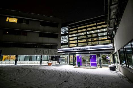 Pirkanmaan sairaanhoitopiiri kertoi Taysin syöpätautien osastolla (RS2) ja Tays Hatanpään neurologisella kuntoutusosastolla (HNE2) vahvistetuista tartunnoista ensimmäisen kerran keskiviikkona.