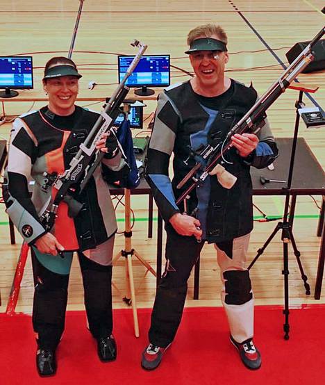 Ursula ja Janne Helenius ottivat SM-pronssia ilmakiväärin parikilpailuista.  Parikisassa ammutaan sekajoukkuein ja parin yhteispisteet ratkaisevat.