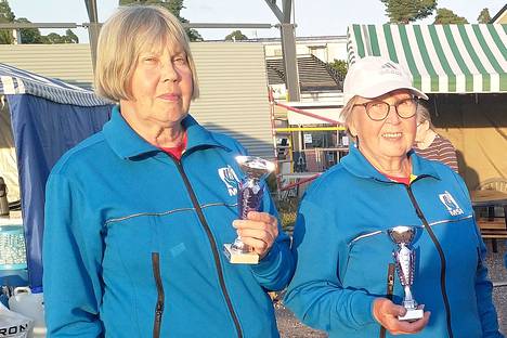 Mäntän Eläkkeensaajien Onerva Uuttera (vasemmalla) ja Hilkka Flyktman nappasivat kaksi voittoa kolmesta alkuvuoden kisasta.