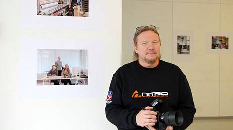 Juha Vuokko avasi ensimmäisen oman valokuvanäyttelynsä Mäntässä.