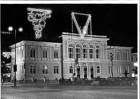 Ensimmäisten valoviikkojen valot syttyivät 14. lokakuuta 1966. Idea tapahtumaan tuli Tampereen ystävyyskaupungista Essenistä. Valokuvioita oli hankittu ensimmäisille valoviikoille 177 kappaletta ja valopisteitä asennettu 20 853 kappaletta.