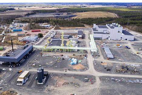 BASF:n akkumateriaalitehtaan rakennustyömaa huhtikuun lopussa 2022.