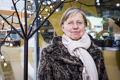 Eduskunnan apulaisoikeusasiamies Maija Sakslin on tehnyt selvityspyynnön sosiaali- ja terveysministeriölle, Valviralle ja THL:lle koskien hoivakotien vierailukieltoa.