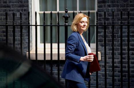 Britannian ulkoministeri Liz Truss saapui Downing Streetille tapaamiseen 5. heinäkuuta.