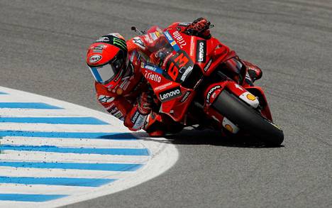 Ducatin Francesco Bagnaia ajoi vaikeasti alkaneen kauden ensimmäiseen voittoonsa Jerezissä.