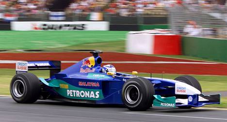 Kimi Räikkönen ajoi ensi kerran F1-kisan Sauberilla maaliskuussa 2001 Melbournessa.