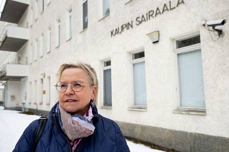 Maritta Närhi muistuttaa, ettei Ukrainasta Tampereelle saapuneiden ihmisten todellista määrää tiedetä, sillä osa heistä on yksityismajoituksessa eikä ole rekisteröitynyt viranomaisten järjestelmiin. Ukrainalaiset voivat oleskella Suomessa ilman viisumia 90 vuorokauden ajan. 