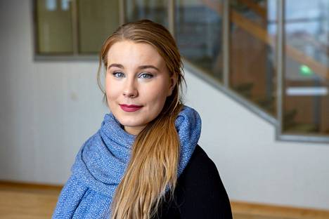 Vihreiden Iiris Suomela on ensimmäisen kauden kansanedustaja ja nyt ehdolla kevään vaaleissa. Vuonna 2019 hän oli vaalien nuorin eduskuntaan valittu.