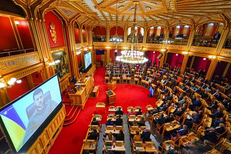 Ukrainan presidentti Volodymyr Zelenskyi puhui keskiviikkona etäyhteyden päästä Norjan parlamentille eli suurkäräjille. 